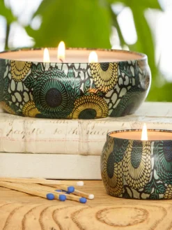 Handgemaakte 3-lonts geurkaars Japonica Collection (cade hout, verbena & lavendel)^Voluspa Online