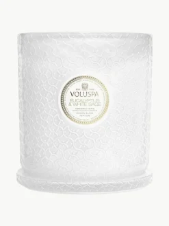 Handgemaakte 3-lonts geurkaars Maison Blanc (eucalyptus, kardemom, saliekleurig & hinoki-schors)^Voluspa Online