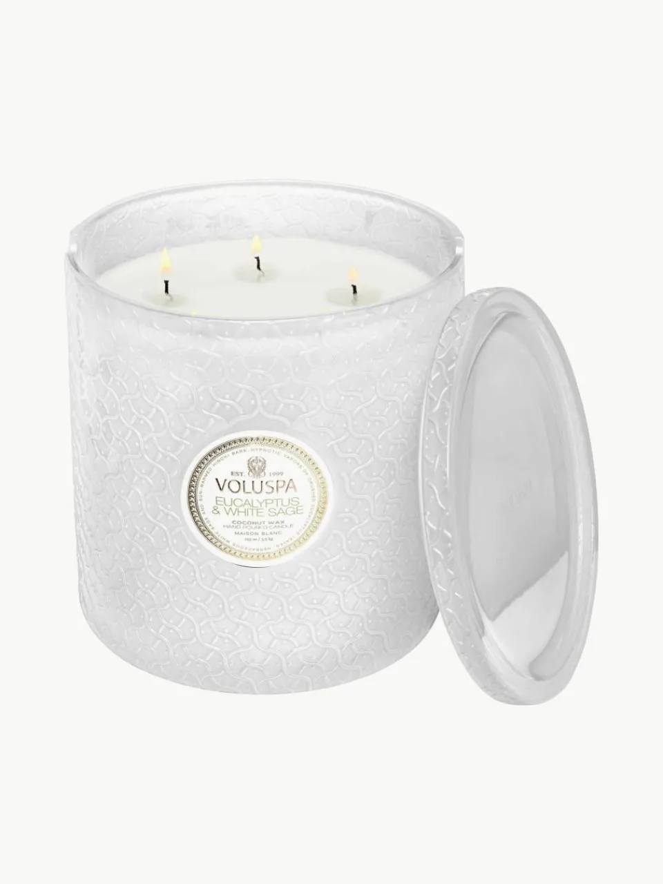 Handgemaakte 3-lonts geurkaars Maison Blanc (eucalyptus, kardemom, saliekleurig & hinoki-schors)^Voluspa Online