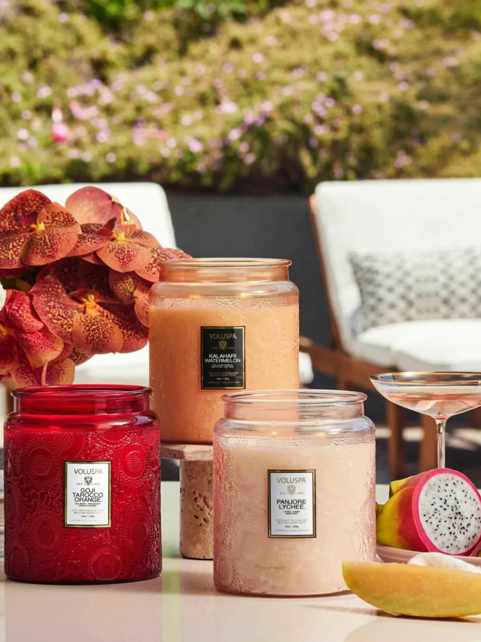 Handgemaakte 2-lonts geurkaars Japonica Collection (goji bes, mango & tarocco sinaasappel)^Voluspa Discount