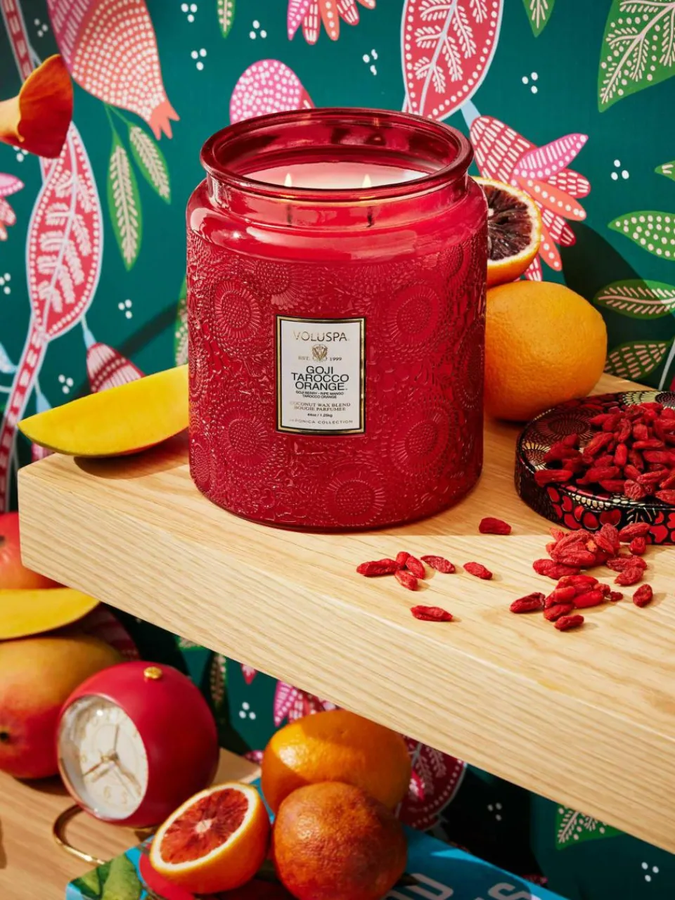 Handgemaakte 2-lonts geurkaars Japonica Collection (goji bes, mango & tarocco sinaasappel)^Voluspa Discount
