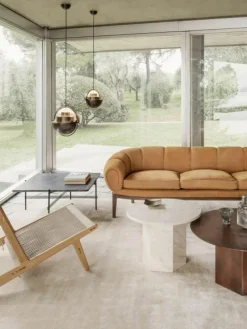 Handgemaakte loungefauteuil MR01 Initial van eikenhout met stoelkussen^GUBI Discount