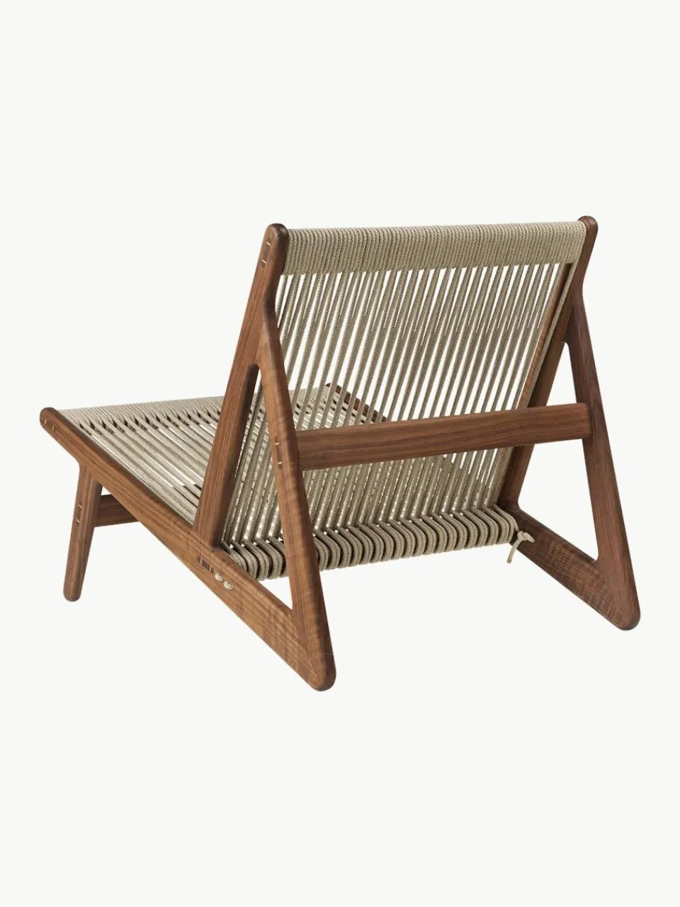 Handgemaakte loungefauteuil MR01 Initial van walnoothout met stoelkussen^GUBI Best