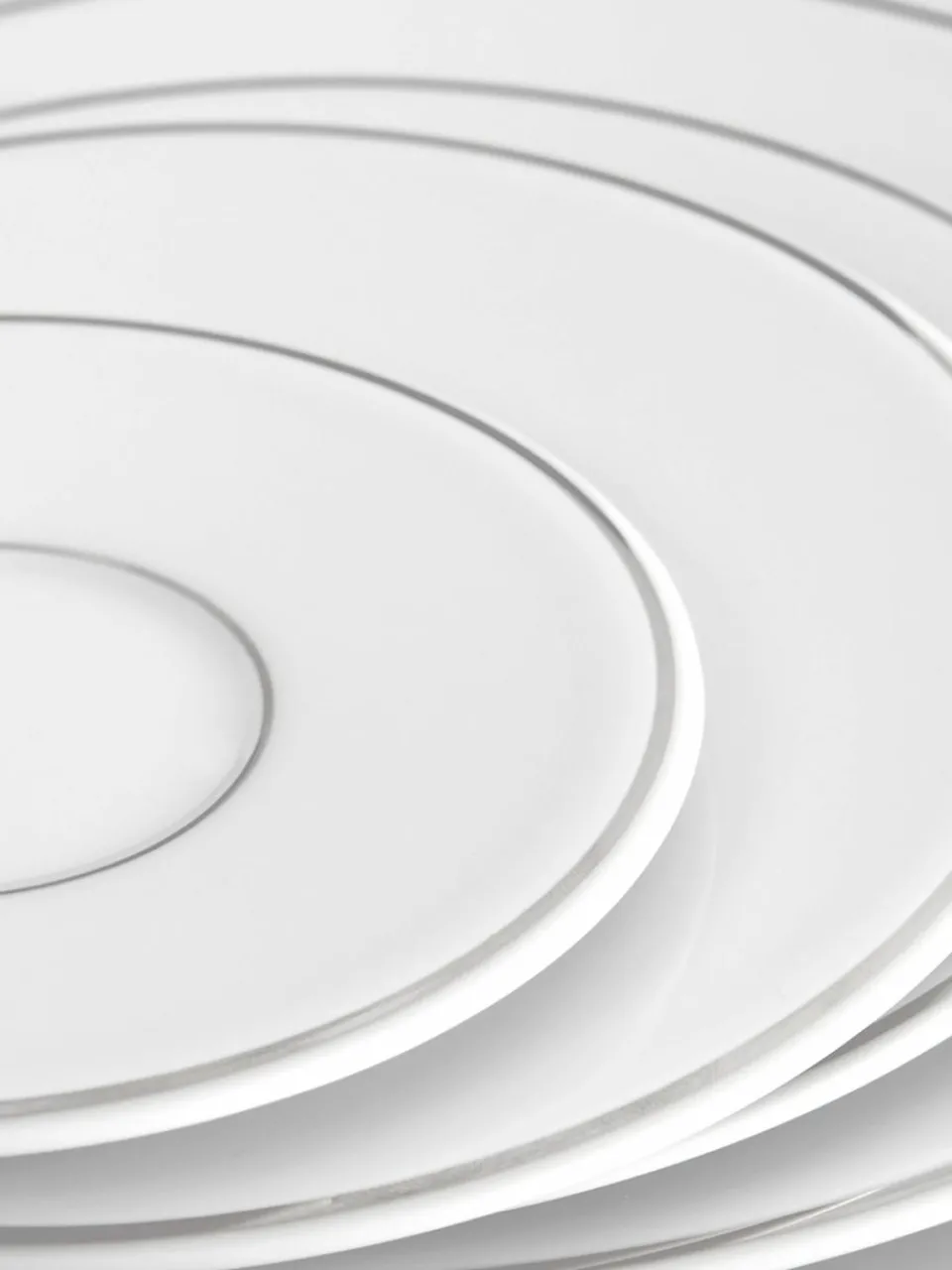 Handgemaakte ontbijtborden Vitruv van porselein met handbeschilderde platina rand, 2 stuks^Meissen Outlet