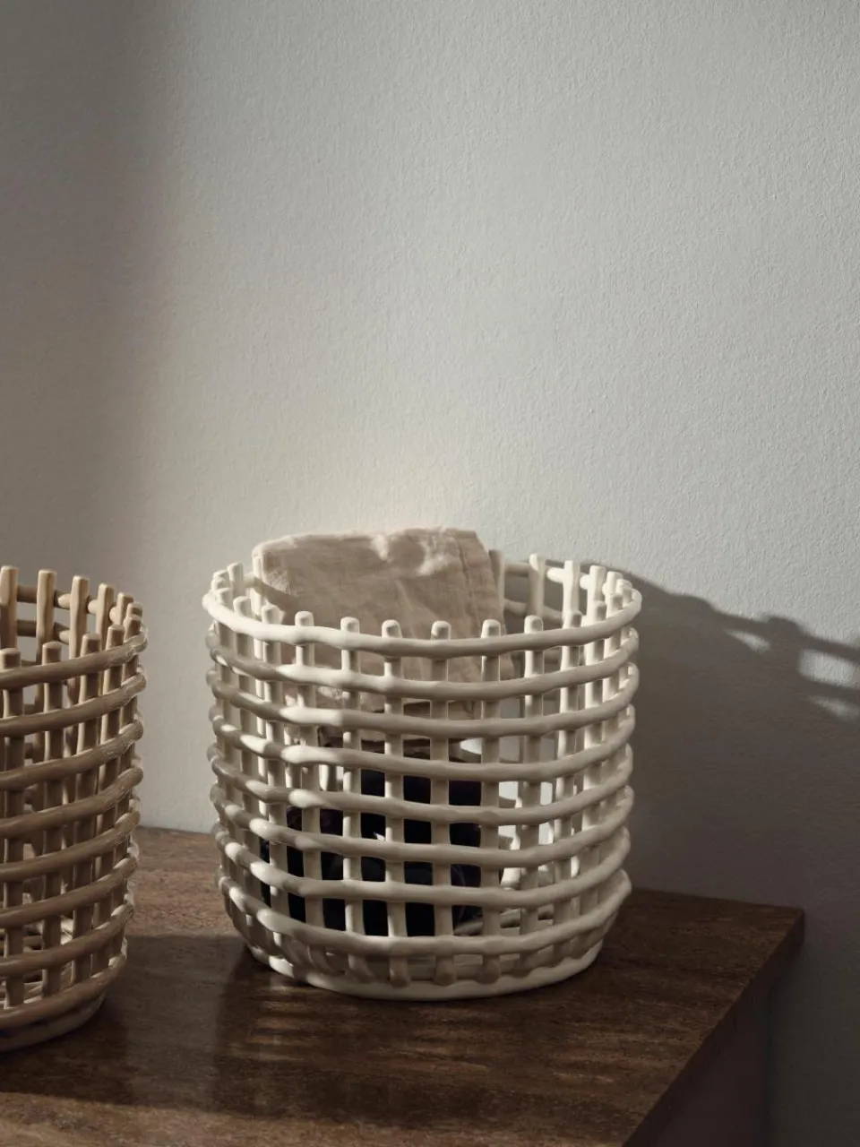Handgemaakte opbergmand Nalan van keramiek, H 21 cm^ferm LIVING Discount