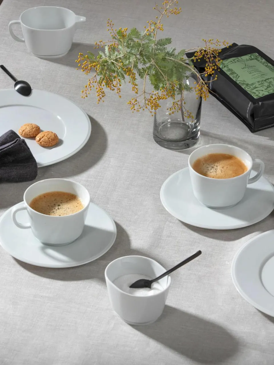 Handgemaakte porseleinen espressokopjes Vitruv met schoteltjes, 2 stuks^Meissen Best