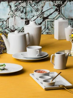 Handgemaakte porseleinen koffiekopjes Cosmopolitan met schoteltjes, 2 stuks^Meissen Hot