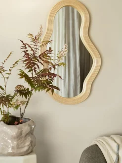 Handgemaakte wandspiegel Pond van rotan in organische vorm^ferm LIVING Fashion