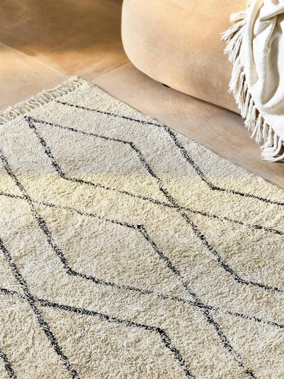 Handgetuft katoenen vloerkleed Bina met ruitjesmotief en franjes^Westwing Collection Discount