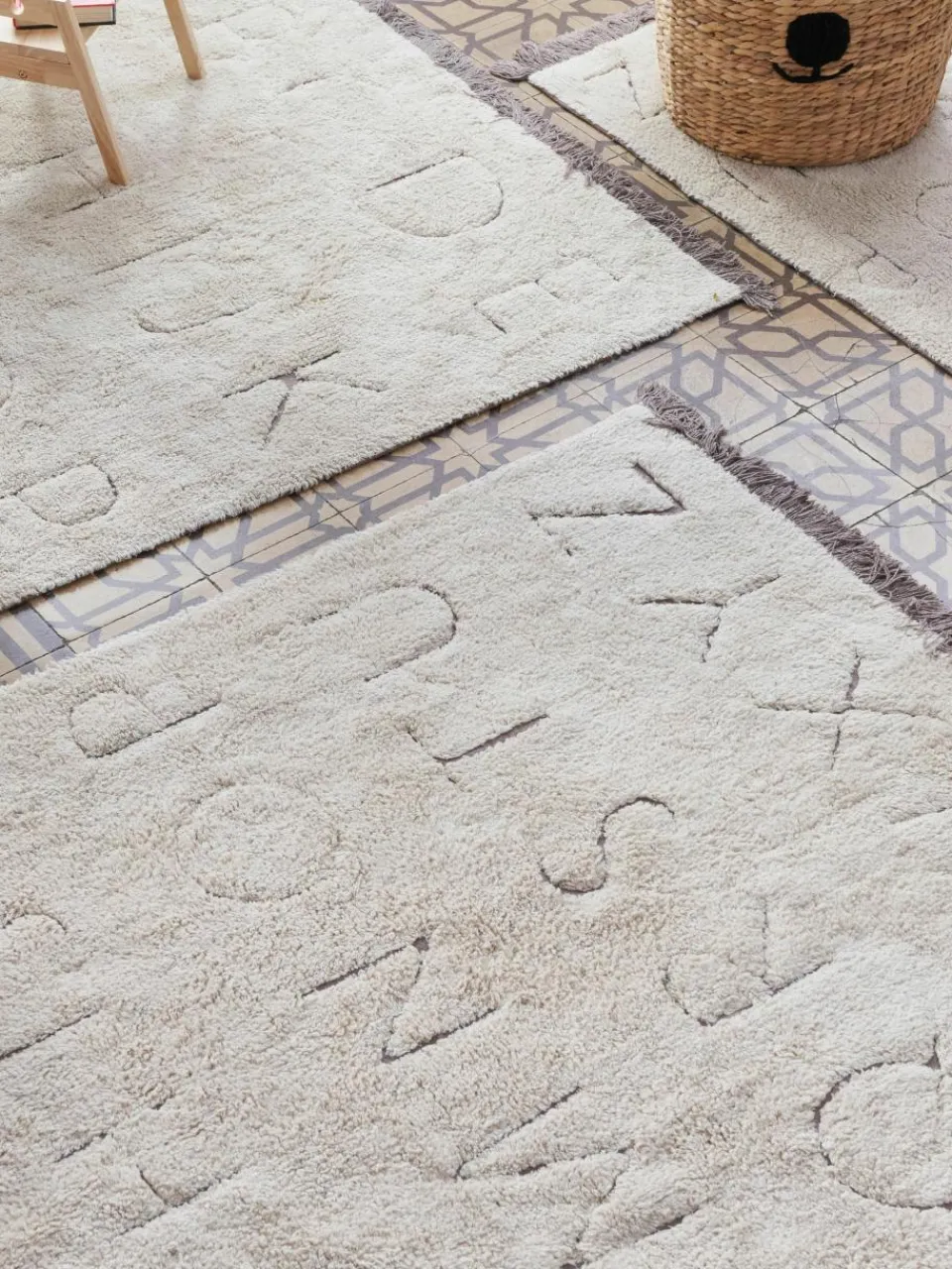 Handgetuft kindervloerkleed ABC met lettermotief, wasbaar^Lorena Canals Best