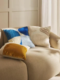 Handgetufte kussenhoes Coraline met decoraties^Westwing Collection Hot