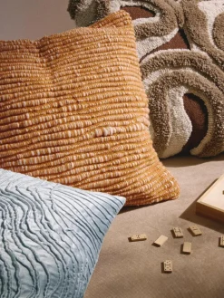 Handgetufte kussenhoes Jiri met decoratie^Westwing Collection Hot
