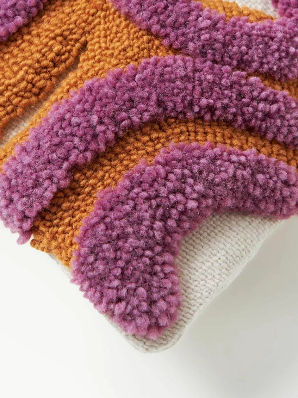 Handgetufte kussenhoes Jiri met decoratie^Westwing Collection Online