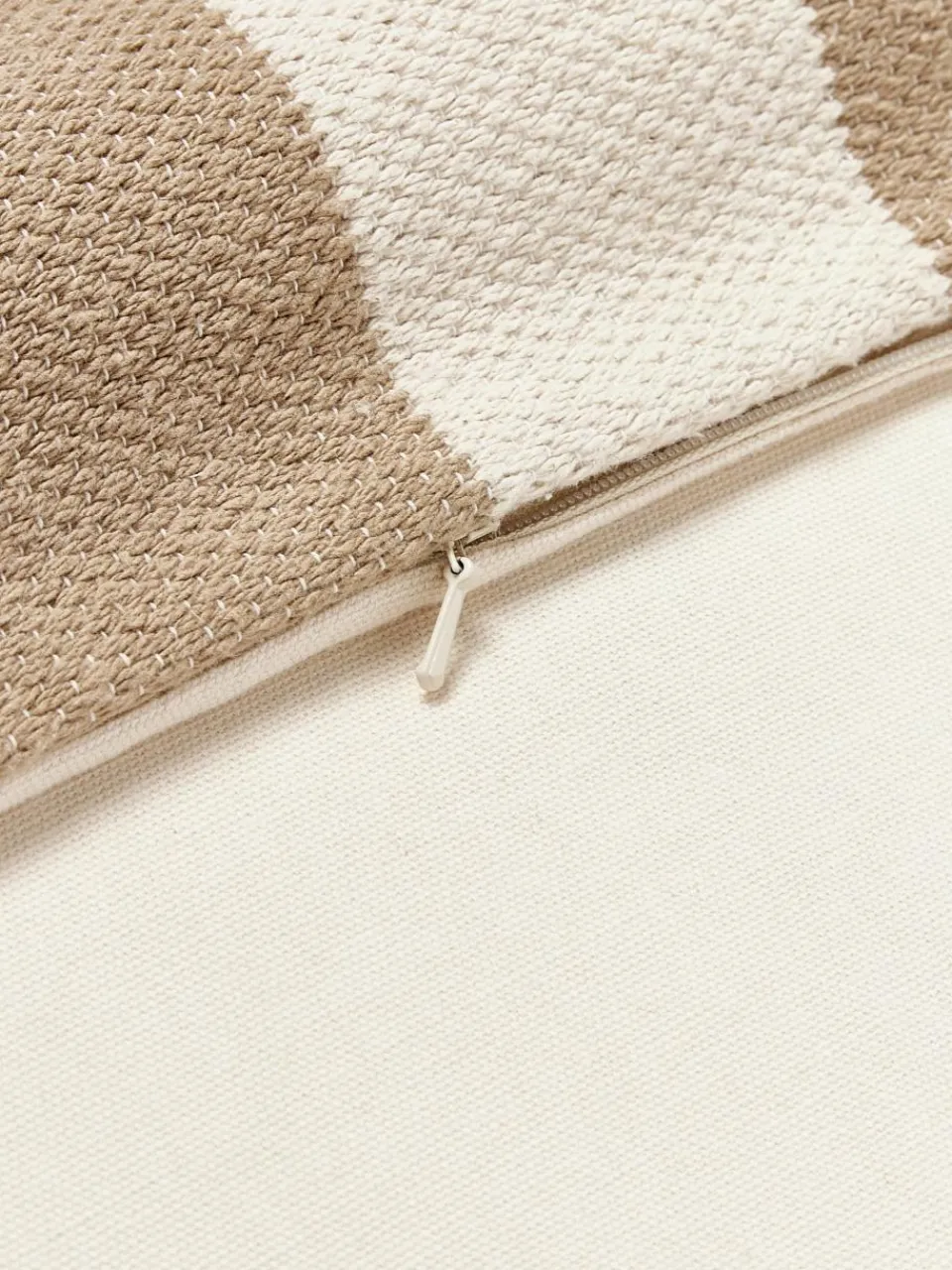 Handgeweven kussenhoes Asta met geometrisch patroon^Westwing Collection Sale