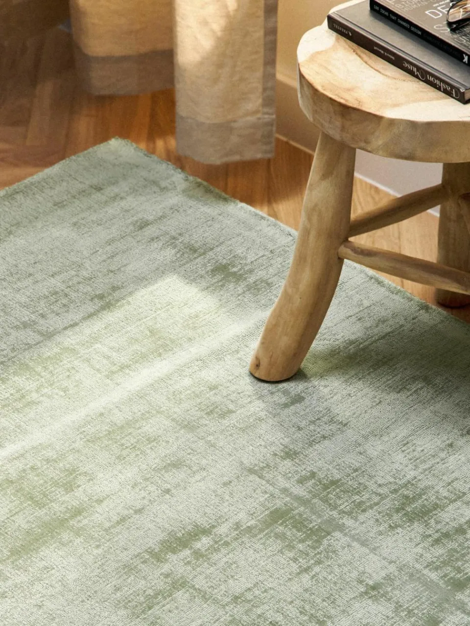 Handgeweven viscose vloerkleed Jane^Westwing Collection Hot