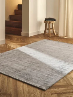 Handgeweven viscose vloerkleed Jane^Westwing Collection Best