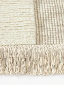 Handgeweven vloerkleed Laine met hoog-laag patroon en franjes^Westwing Collection Online