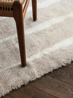 Handgeweven wollen vloerkleed Fjord^Nordic Knots Fashion