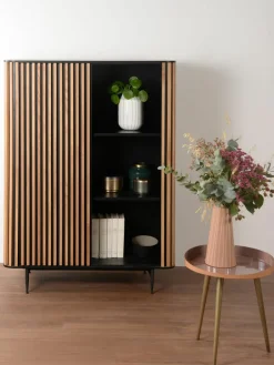 Highboard Linea met schuifdeur en geribbelde voorzijde^Westwing Hot