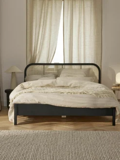 Houten bed Jones met hoofdeinde van Weens vlechtwerk^Westwing Collection Best
