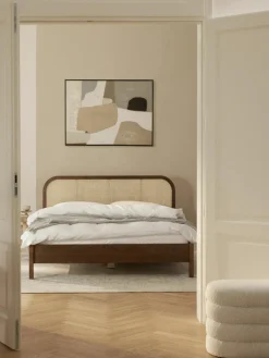 Houten bed Jones met hoofdeinde van Weens vlechtwerk^Westwing Collection Best