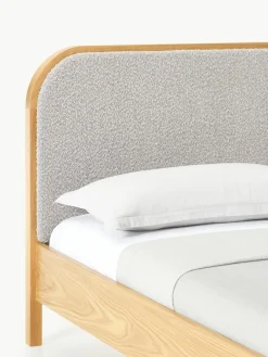 Houten bed Jones met hoofdeinde van bouclé^Westwing Collection Outlet