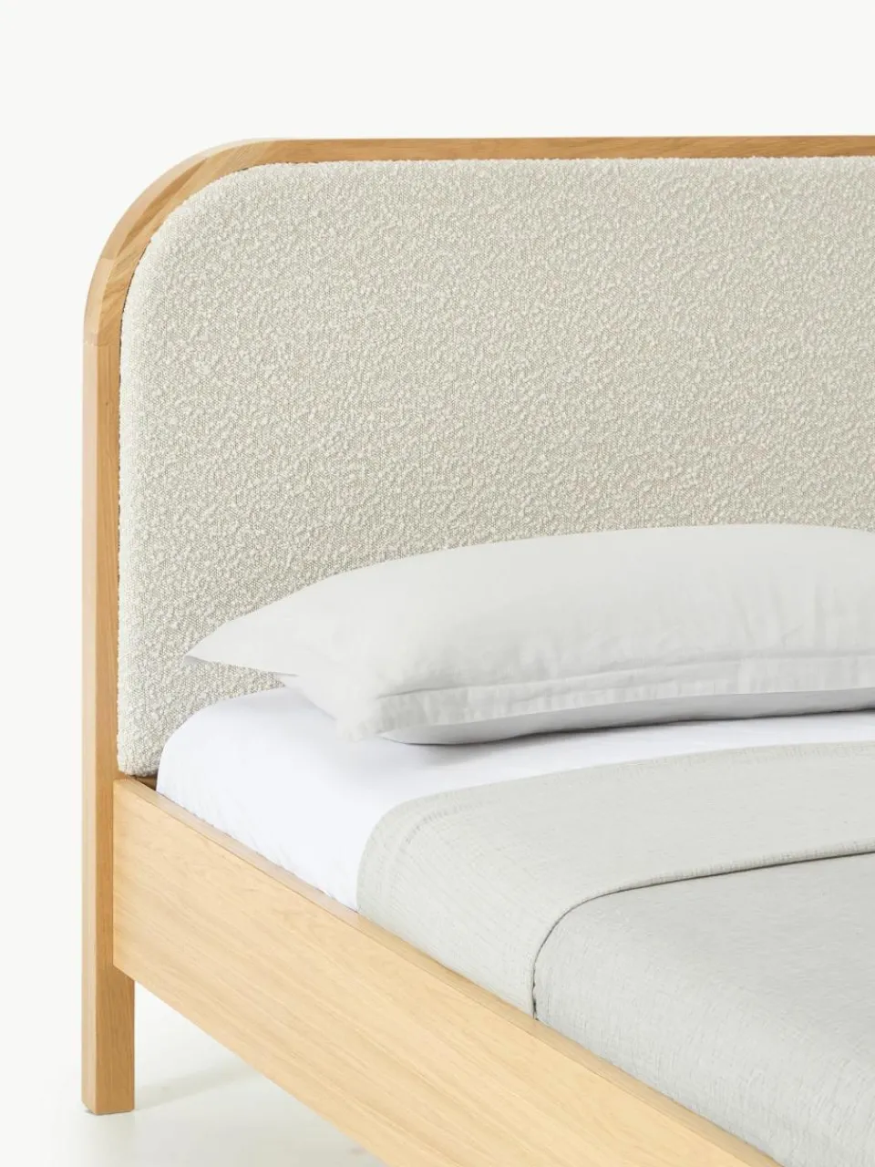 Houten bed Jones met hoofdeinde van bouclé^Westwing Collection Outlet