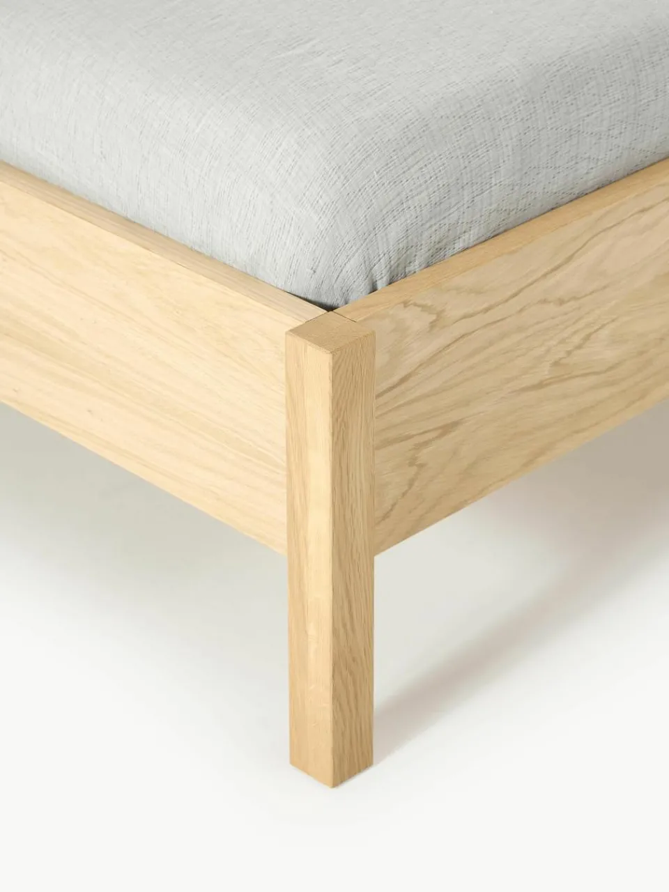 Houten bed Jones met hoofdeinde van bouclé^Westwing Collection Outlet