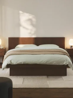 Houten bed Sato met lades en hoofdeinde^Westwing Collection Sale
