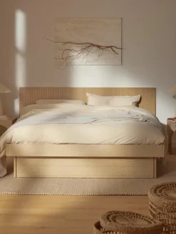 Houten bed Sato met lades en hoofdeinde^Westwing Collection Hot