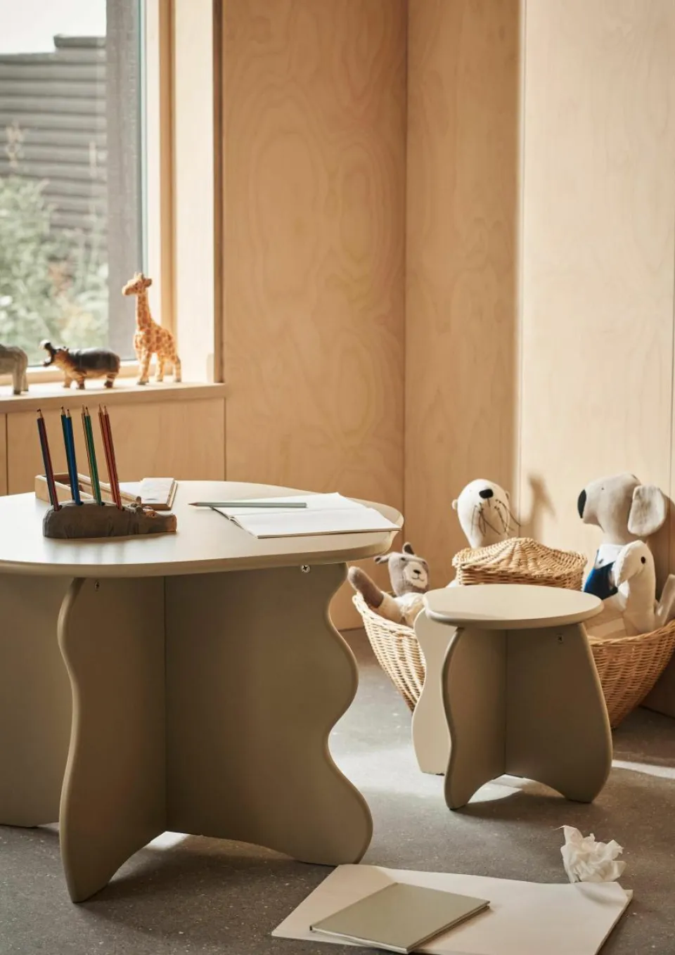 Houten kindertafel Slope met organische vorm^ferm LIVING Kids New