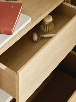 Houten nachtkastje Larsen^Westwing Collection Sale
