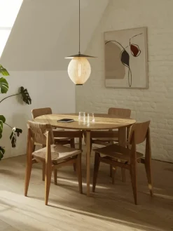 Houten stoel C-Chair van walnoothout^GUBI Online