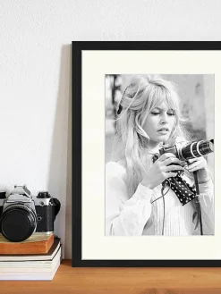 Ingelijste digitale print Brigitte With Her Camera^Any Image Discount