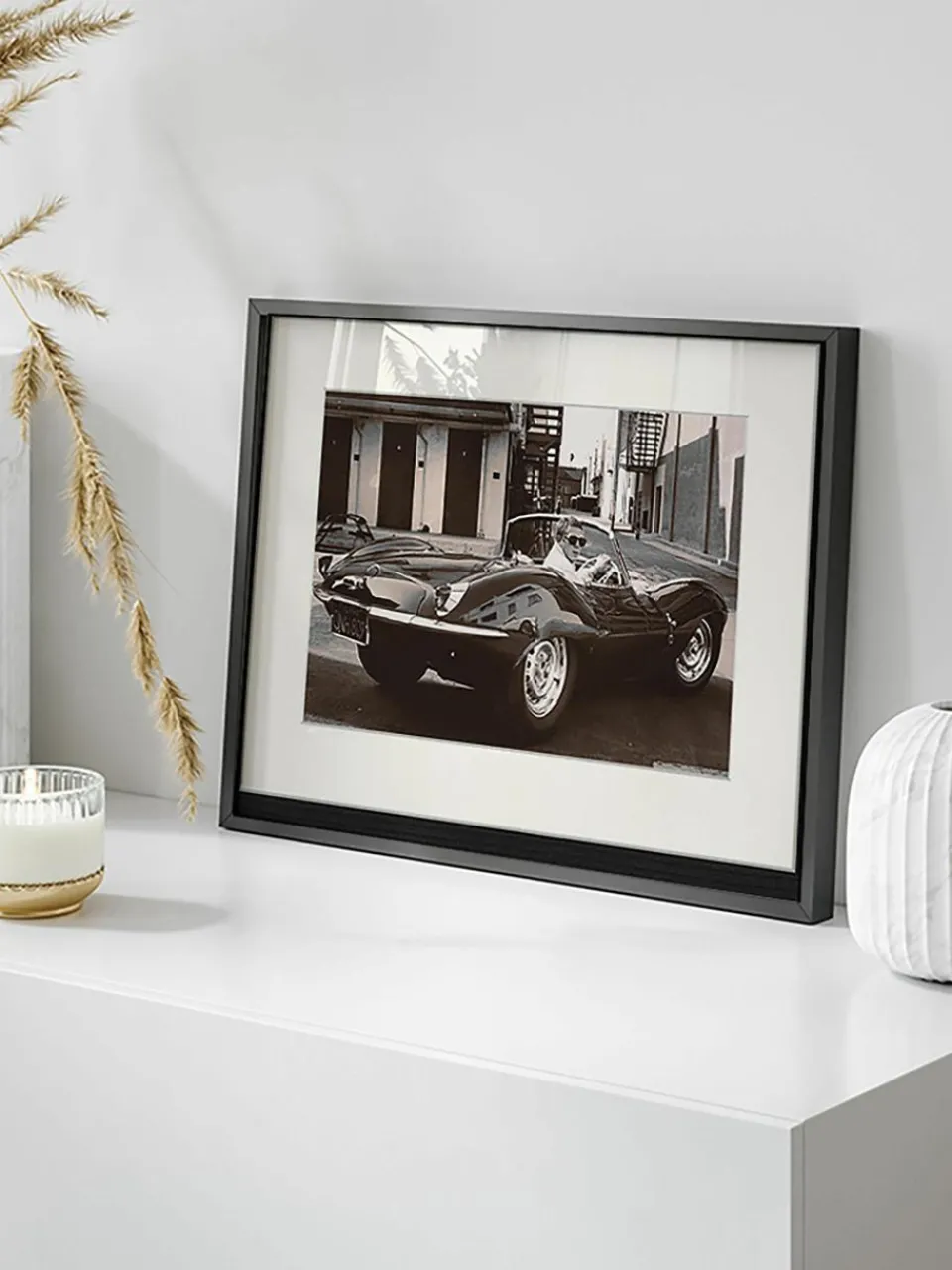 Ingelijste print Steve McQueen in zijn Jaguar^Any Image Clearance