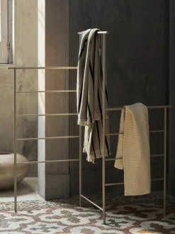 Inklapbaar metalen handdoekenhouder Dora^ferm LIVING Hot