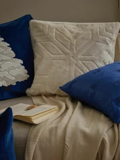 Katoenen kussenhoes Nira met winters motief^Westwing Collection Outlet