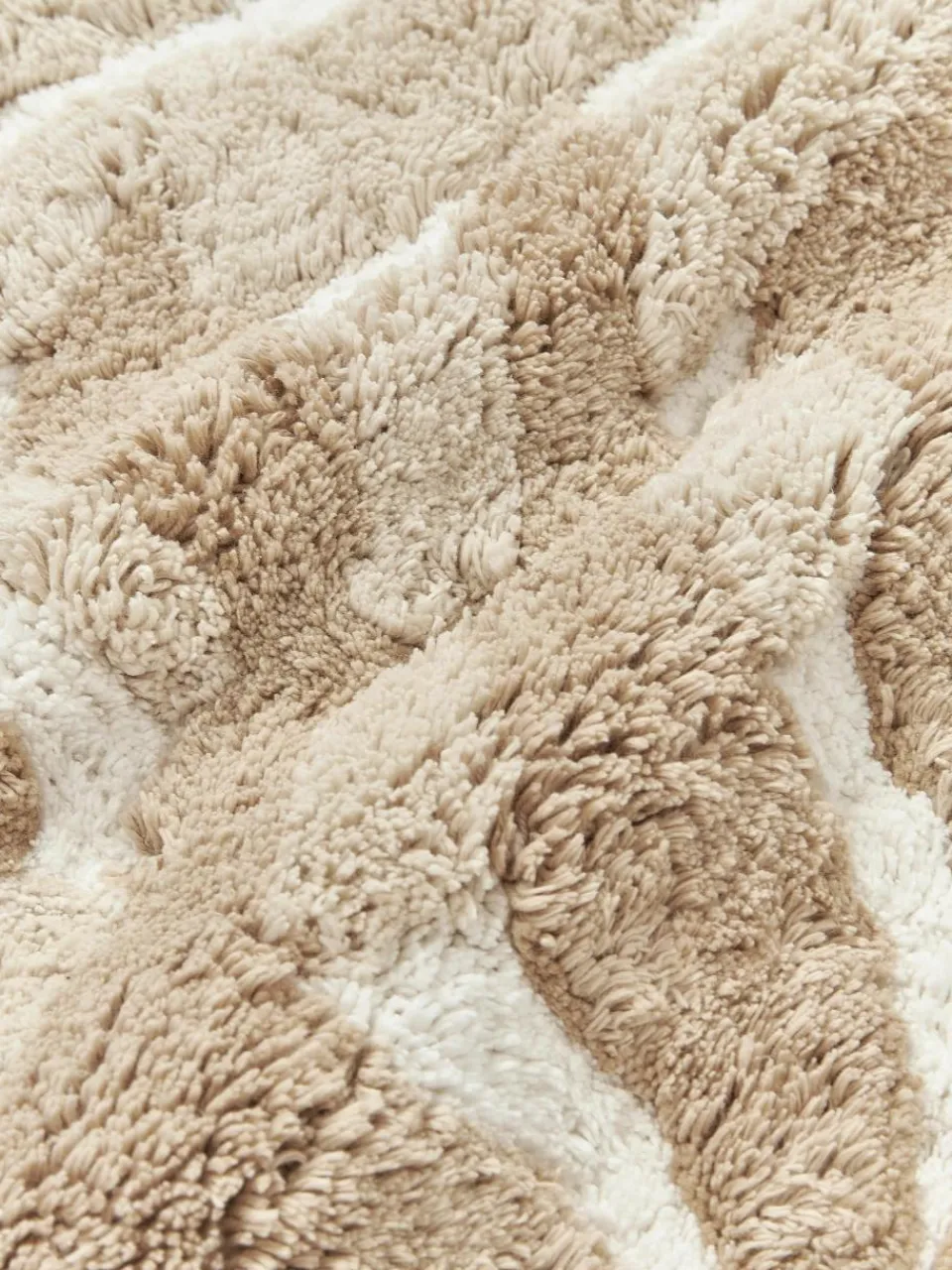 Katoenen kussenhoes Sela met getuft plantenmotief^Westwing Collection Sale