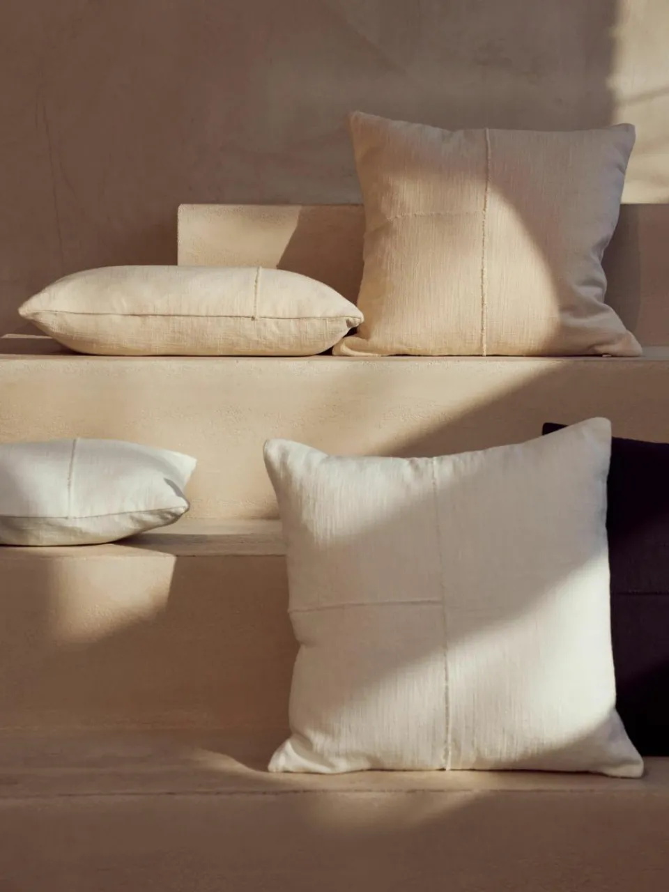 Katoenen kussenhoes Terre met decoratieve naad^Westwing Collection Best