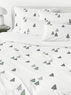 Katoenen perkal kussenhoes Darina met dennenbomen^Westwing Collection Sale