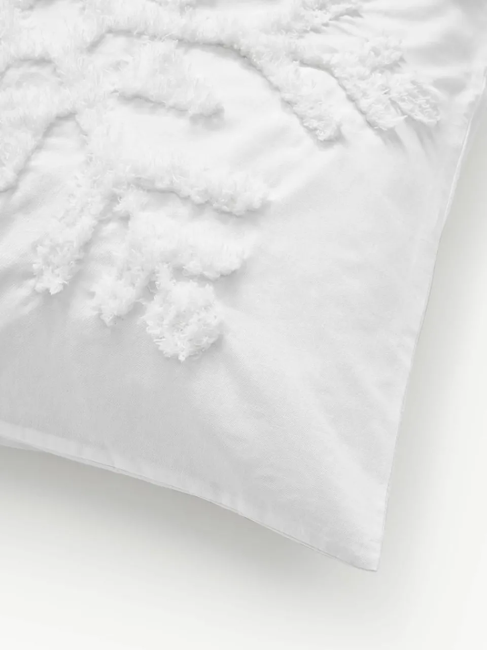Katoenen perkale kussenhoes Vidal met getuft sneeuwvlokmotief^Westwing Collection Best
