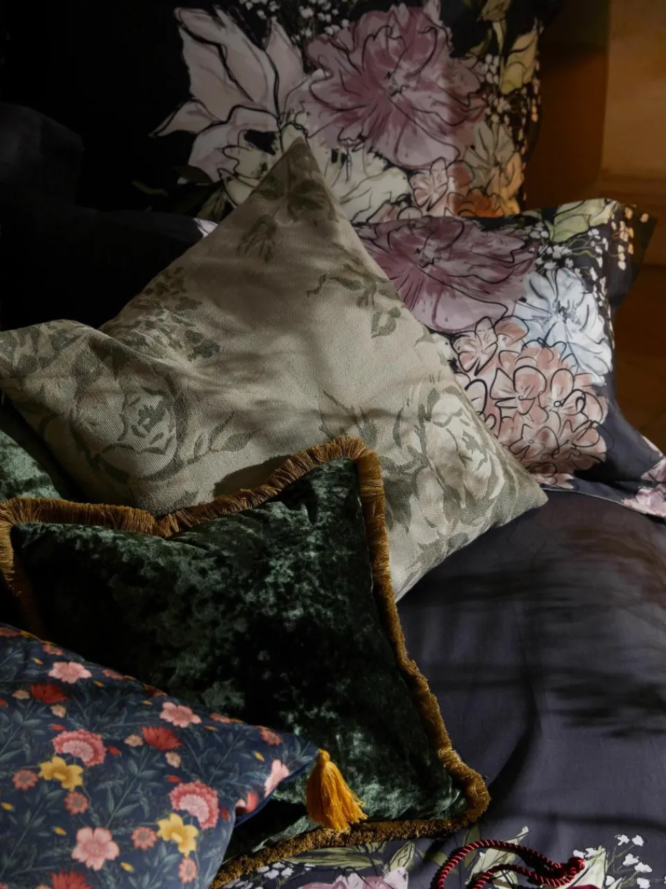 Katoenensatijnen dekbedovertrek Margot met bloemenprint^Westwing Collection Fashion