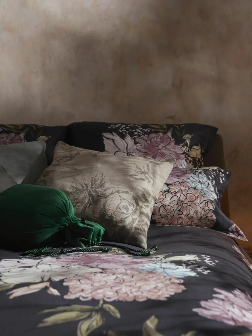 Katoenensatijnen dekbedovertrek Margot met bloemenprint^Westwing Collection Fashion