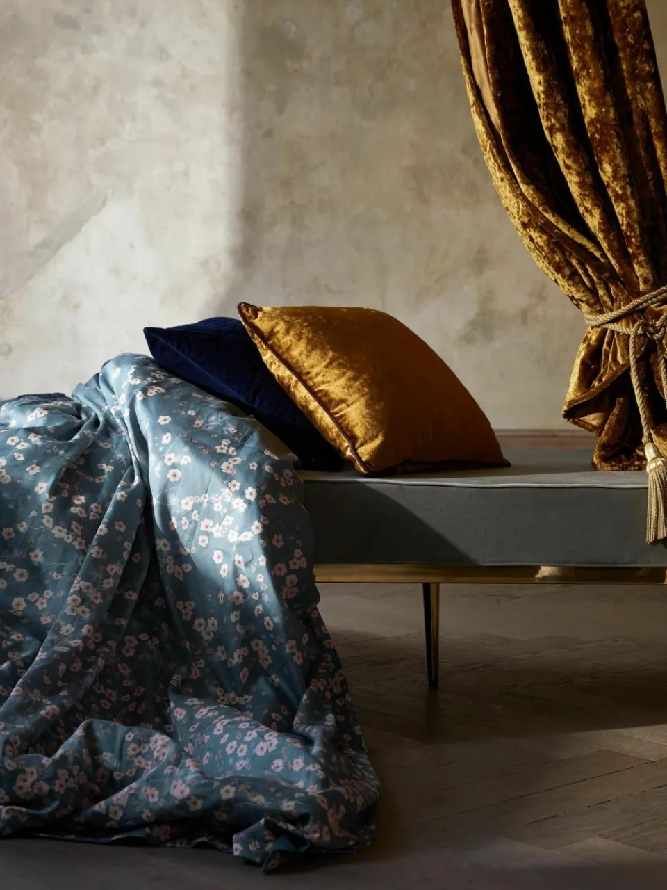 Katoenensatijnen kussenhoes Sakura met bloemenprint^Westwing Collection Clearance