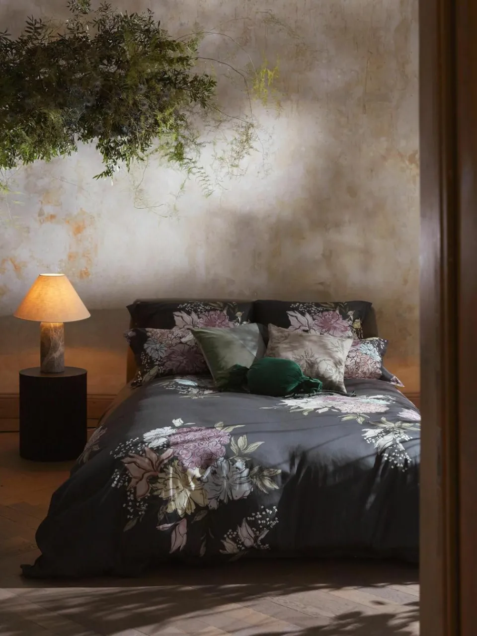 Katoenensatijnen kussenhoes Margot met bloemenprint^Westwing Collection Hot