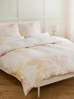 Katoensatijnen dekbedovertrek Marino met bloemenmotief^Westwing Collection New