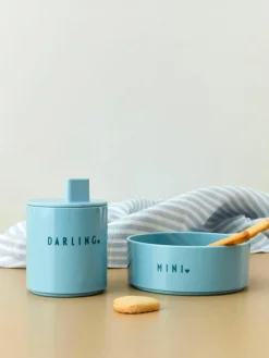 Kinderbeker Mini Favourite met verschillend opschrift aan de voor- en achterzijde^DESIGN LETTERS Fashion