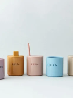 Kinderbeker Mini Favourite met verschillend opschrift aan de voor- en achterzijde^DESIGN LETTERS Fashion