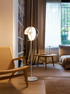 Kleine dimbare LED vloerlamp Theia^Marset Discount
