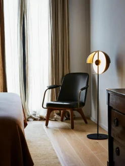 Kleine dimbare LED vloerlamp Theia^Marset Hot